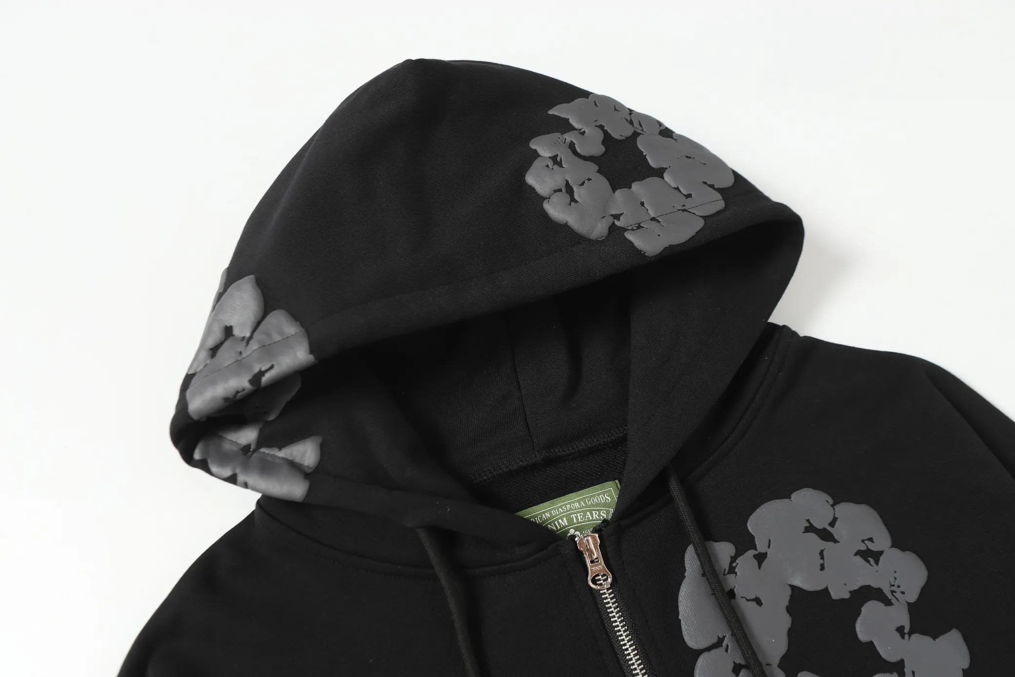 16 colors DENIM TEARS Kapok European and American trendy brand high-quality foam printed hooded sweatshirt jacket. Terry fabric weighs 380 grams. Threads are customized and dyed in the same color. Color Black Gray Blue Green Royal Blue Purple Red Orange Colorful Blue Pink White Sky Blue Brown Carbon Gray Black Gray White White Size S-XL